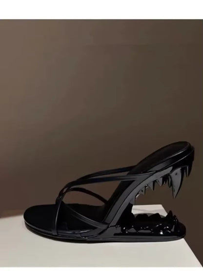 2025 Summer New Metal Tiger Teeth Single Shoes