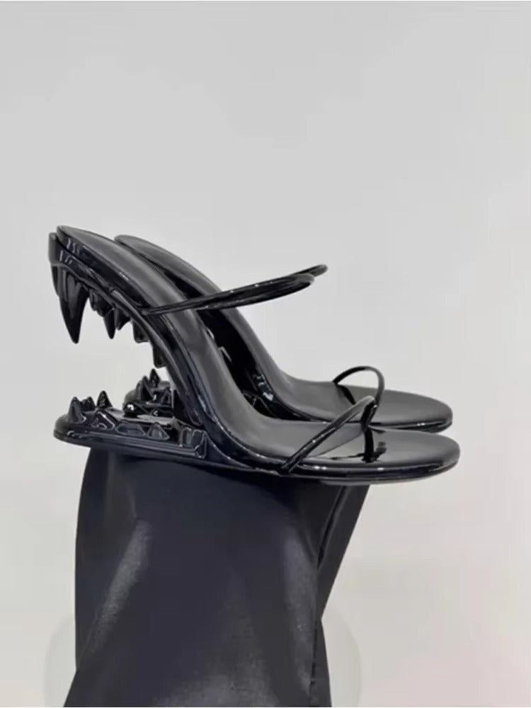 2025 Summer New Metal Tiger Teeth Single Shoes